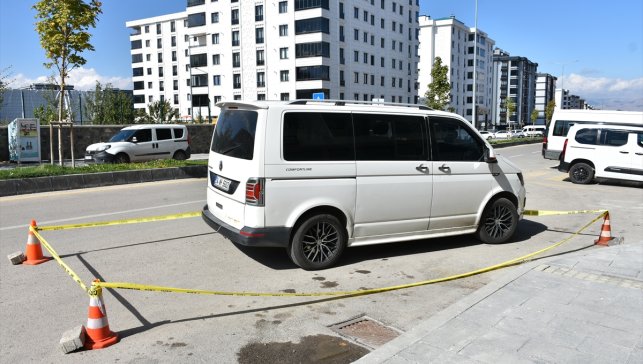 Erzurum'da park halindeki araçta hareketsiz bulunan kişi hastanede öldü