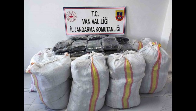 Van'da 1.1 milyon TL değerinde kaçak malzeme ele geçirildi