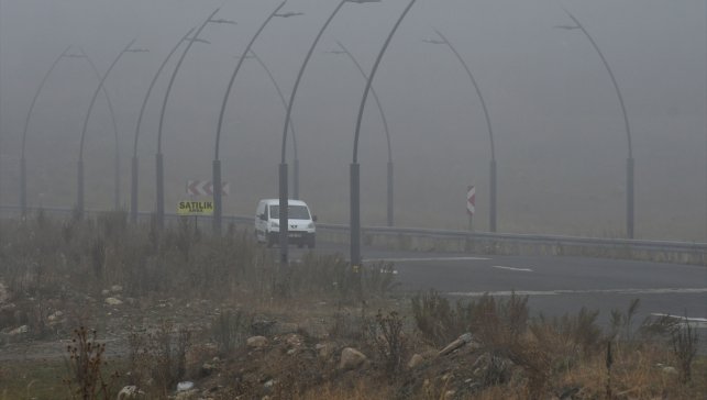Kars'ta yoğun sis etkili oluyor