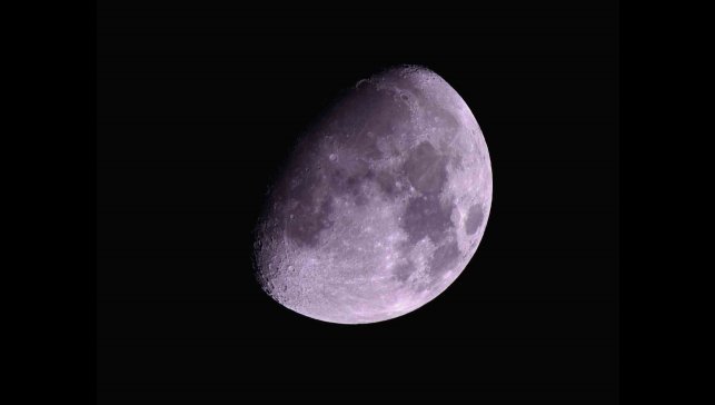 Bitlis'te "Şişkin Ay" gökyüzünü süsledi