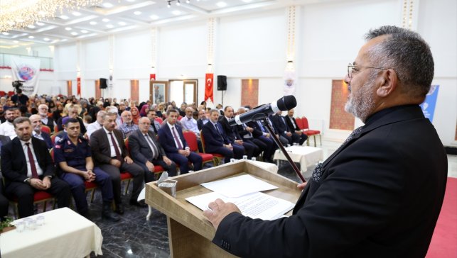 Darende'de "Peygamberimiz ve Aile Ahlakı" konferansı düzenlendi