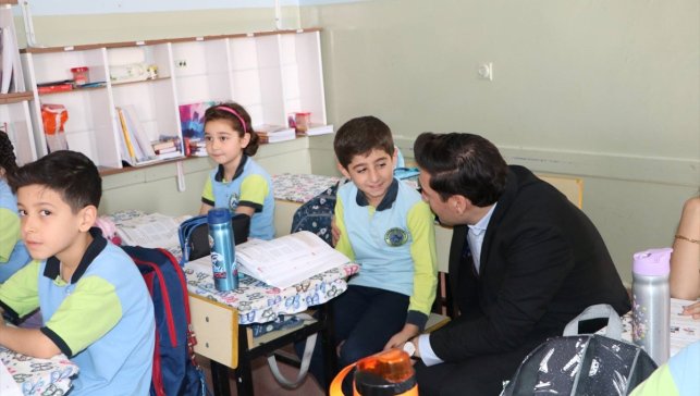 Keban Kaymakamı Atalık'tan okul ziyareti