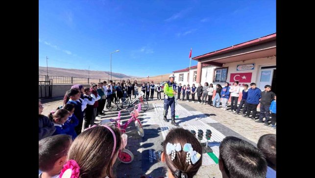 Selim'de öğrencilere trafik eğitimi