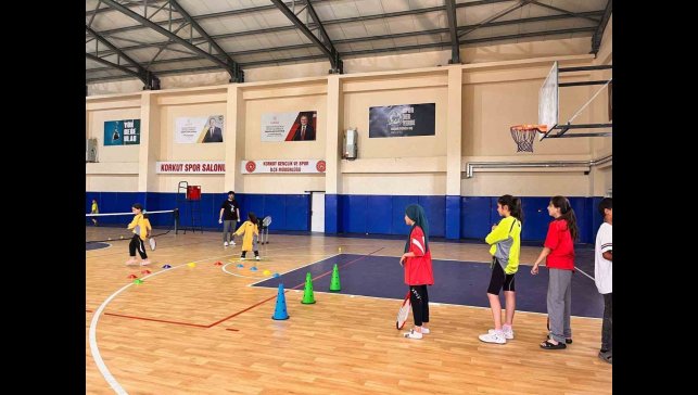 Korkut'ta tenis antrenmanları sürüyor