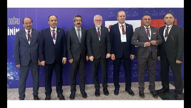 ETÜ Rektörü Prof. Dr. Bülent Çakmak, YÖK'ün "2030 Türk yükseköğretim yol haritası" toplantısına katıldı