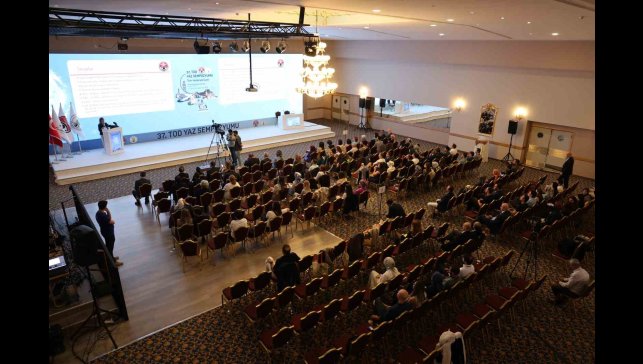 Elazığ'da göz sağlığı sempozyumu: Türkiye'nin dört bir yanından 300 hekim katıldı