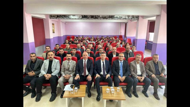 Bulanık'ta okul müdürleri istişare toplantısında bir araya geldi