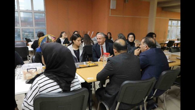 Ağrı Milli Eğitim Müdürü Kökrek, öğrencilerle bir araya geldi