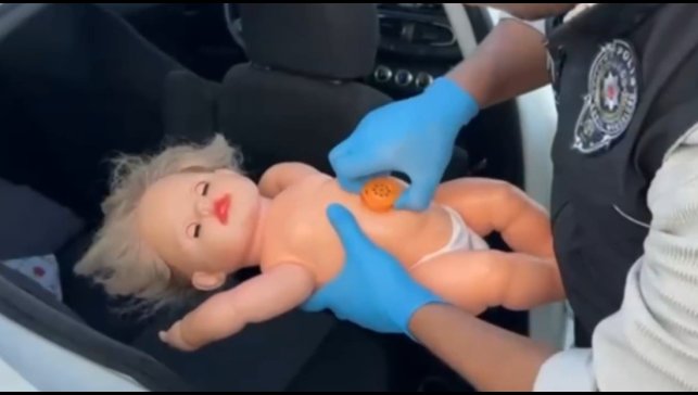 Oyuncak bebekten uyuşturucu çıktı