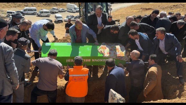 Yüksekova'yı yasa boğan acı: 15 yaşındaki Arnisa Bozkurt gözyaşları arasında toprağa verildi