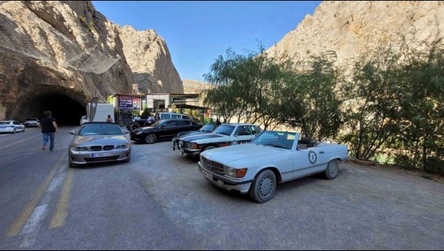 Belçikalı klasik araç tutkunları Kemaliye'de