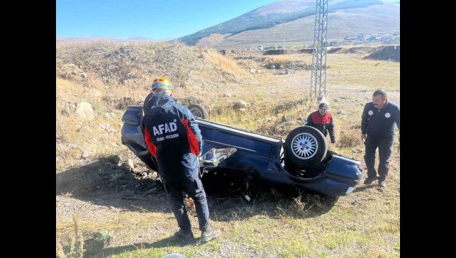 Ardahan'da devrilen otomobildeki 4 kişi yaralandı