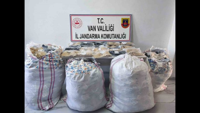 Van'da piyasa değeri yaklaşık 1 milyon 50 bin TL olan kaçak malzeme ele geçirildi