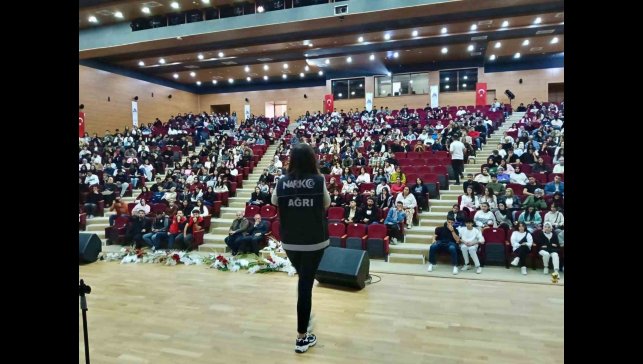 Ağrı Emniyetinden üniversite öğrencilerine güvenli yaşam ve bilinçli internet eğitimi