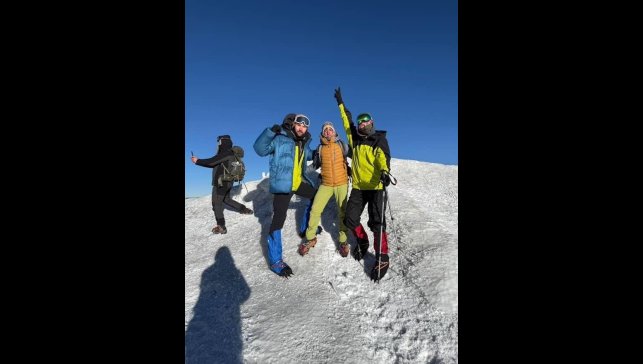 Ağrı Dağı'nda dağcılar zirveye ulaştı