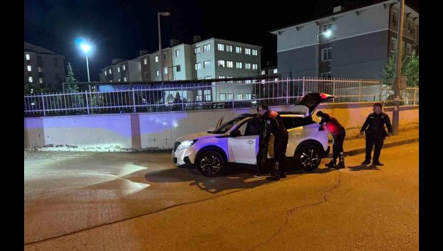 Polisten kız yurtları önünde sıkı denetim