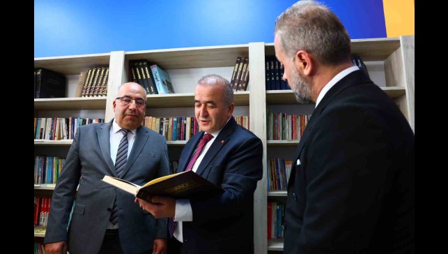 Elazığ Dumlupınar İlkokulu'nda kütüphane açıldı