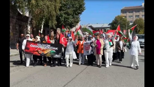 Ardahan'da kadınlar Filistin için yürüdü