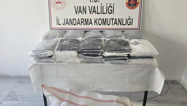 Van'da gümrük kaçağı malzemeler ele geçirildi
