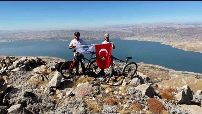 Elazığ'da 2 bin 100 metrelik Mastar Dağı'na bisiklet tırmanışı