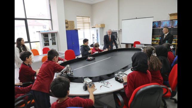 Ağrı'da "KodlAğrı" projesi ile 125 bin öğrenci teknoloji eğitimi alıyor