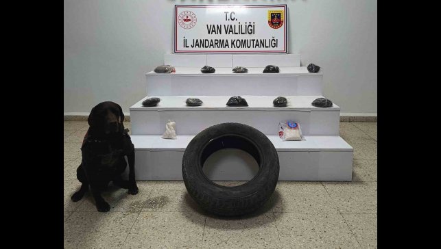 Van'da otomobil lastiğinde 6 kilo uyuşturucu ele geçirildi