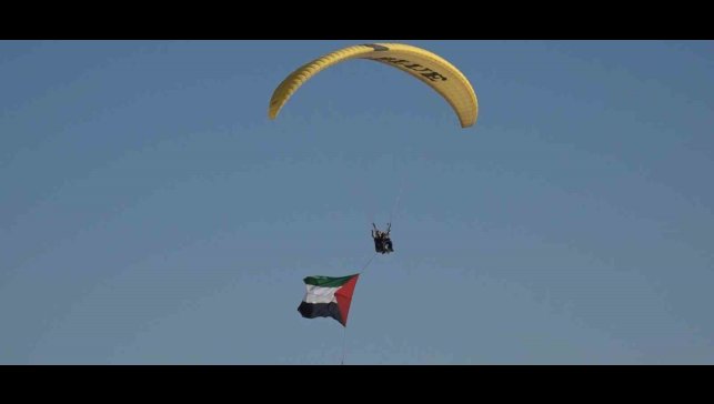 Van Gölü semalarında Filistin bayrağı açtılar