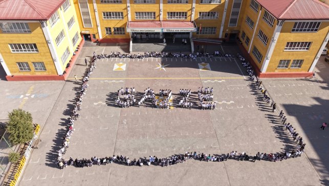 Vanlı öğrenciler "Gazze" koreografisi oluşturdu