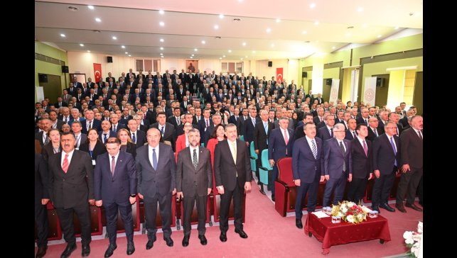 Bakan Tekin: "Biz büyük bir camiayız"