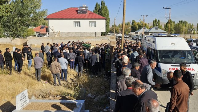 Ankara'da inşaattaki yük asansöründen düşerek ölen işçi Ağrı'da defnedildi