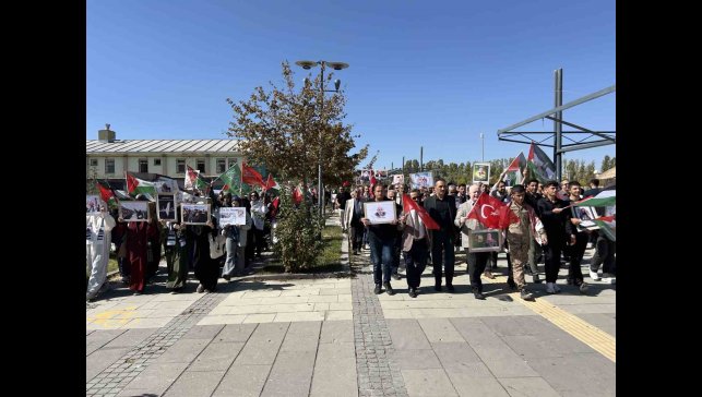 Van'da üniversite öğrencilerinden Gazze'ye destek yürüyüşü