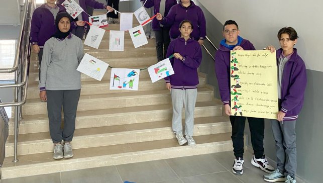 Kars'ta öğrenciler Küresel Sumud Filosu'na destek için buluştu