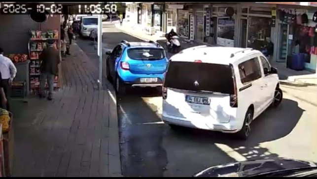 Bingöl'de motosiklet kazası kameraya yansıdı