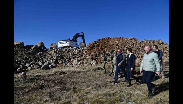 Vali Çiçek sınır bölgesinde incelemelerde bulundu