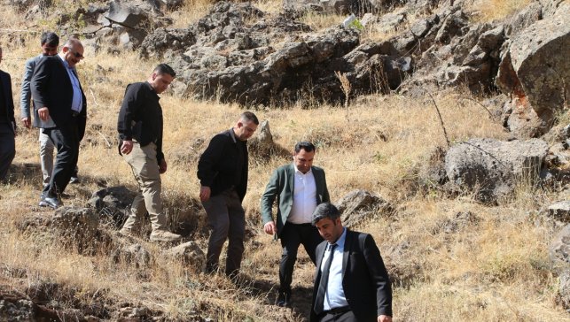 Karlıova Kaymakamı Bıçak, köyleri ziyaret etti