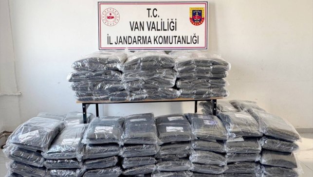 Van'da gümrük kaçağı malzemeler ele geçirildi