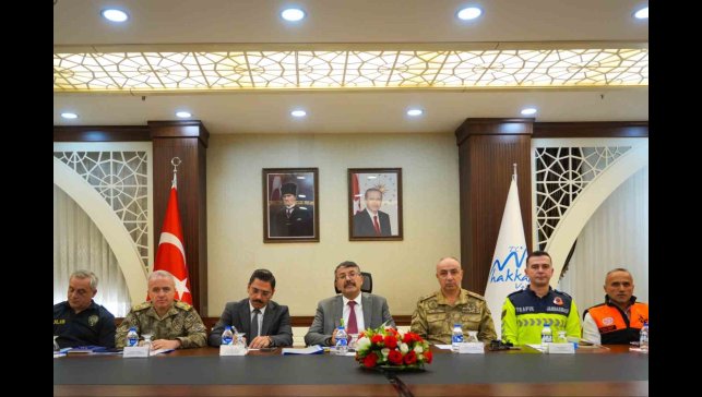 Hakkari Valisi Çelik trafik güvenliği toplantısına katıldı