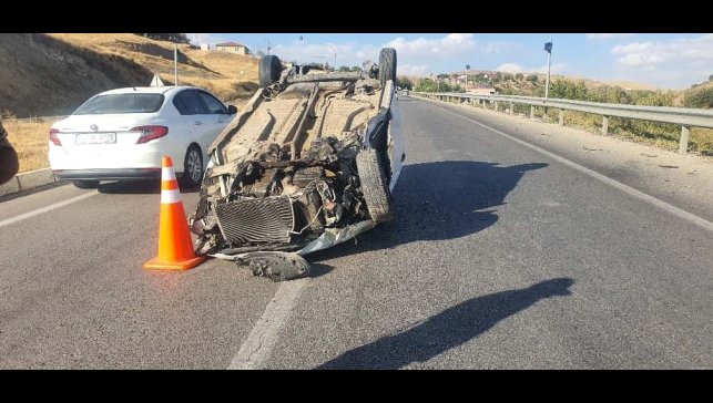 Elazığ'da otomobil takla attı