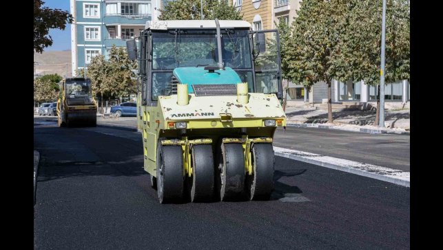 Polatoğlu Sokak'ta asfalt serimi tamamlandı