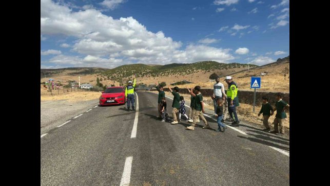 Jandarmadan öğrencilere trafik eğitimi
