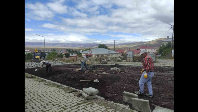 Ardahan'da yol yapım çalışmaları sürüyor
