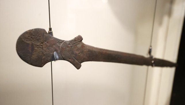 Arslantepe'de bulunan yaklaşık 5 bin 500 yıllık kılıçlar tarihe ışık tutuyor