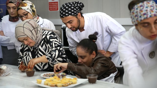 Erzurum'da engelli öğrenciler ilk pasta eğitimini üniversitede aldı