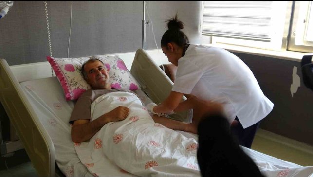 Nefes darlığı şikayetiyle hastaneye başvuran çiftçinin karnında 4 kiloluk kitle çıkarıldı