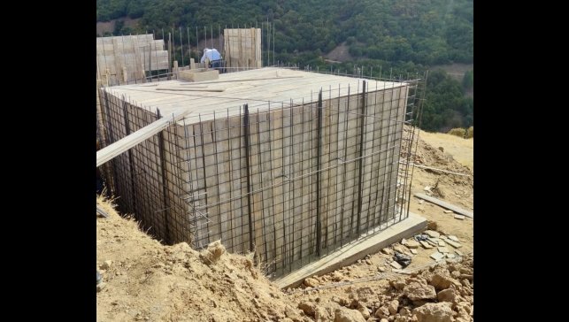 İçmeler köyünde içme suyu deposu yapım çalışmaları sürüyor