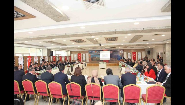 Van Gölü'nden yaklaşık 2 milyon metreküp bir dip çamuru çıkarıldı