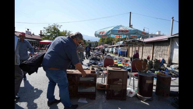 Erzincan'da havalar soğudu, sobalar satışa çıkarıldı