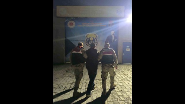 Dolandırıcılıktan aranıyordu Kars'ta jandarma yakaladı