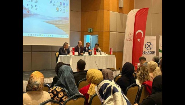 Afetten etkilenen gençler için 'Aile ve Medya Bilinci' paneli düzenlendi