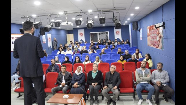 Muş'ta Aile ve Sosyal Hizmetler İl Müdürlüğü personeline travma eğitimi